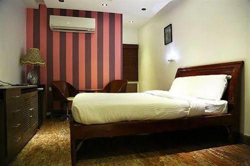 Hotel The Retreat Gūduvāncheri Zewnętrze zdjęcie