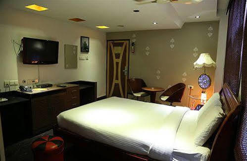 Hotel The Retreat Gūduvāncheri Zewnętrze zdjęcie